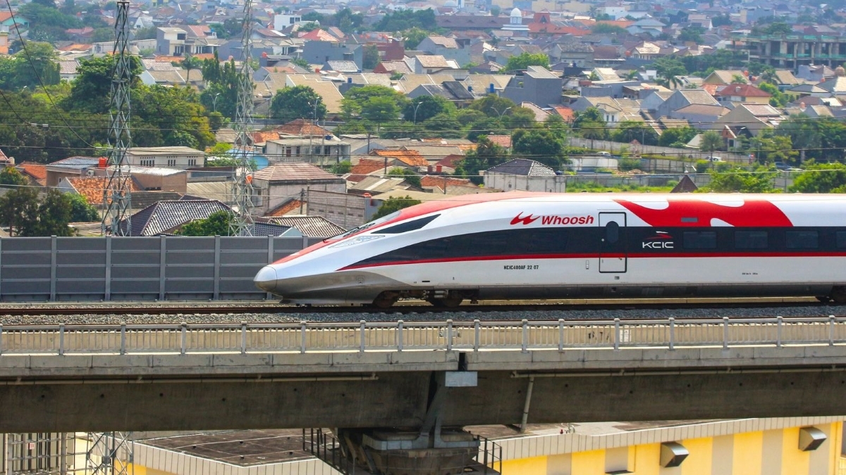 Pemerintah pastikan restrukturisasi keuangan kereta cepat Whoosh terus dikawal.