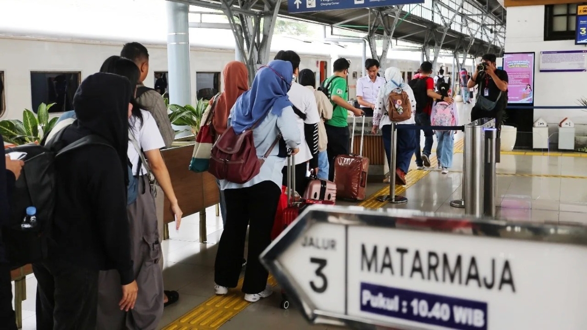Penjualan tiket kereta api Lebaran 2026 H-45 oleh KAI meningkat.