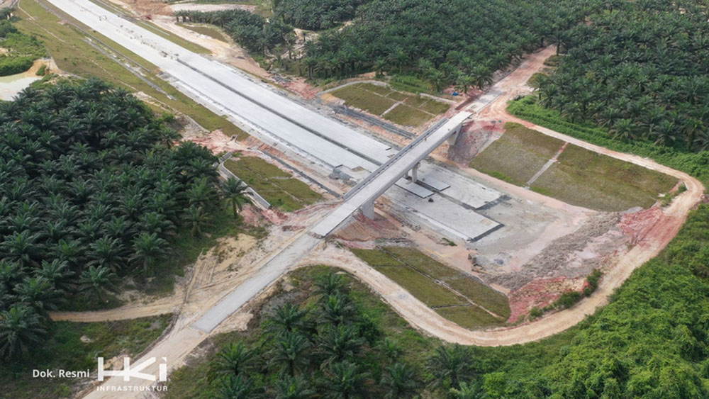 Proyek Tol Lingkar Pekanbaru sepanjang 30,8 km mencapai progres 71,07 persen. HKI pastikan mutu, keselamatan kerja, dan prinsip ESG.