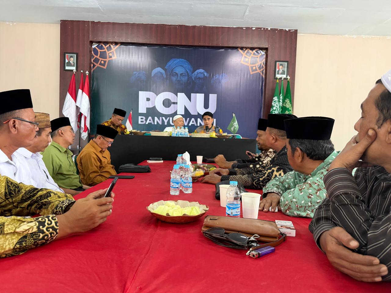 Kapolresta Banyuwangi silaturahmi dengan PCNU.
