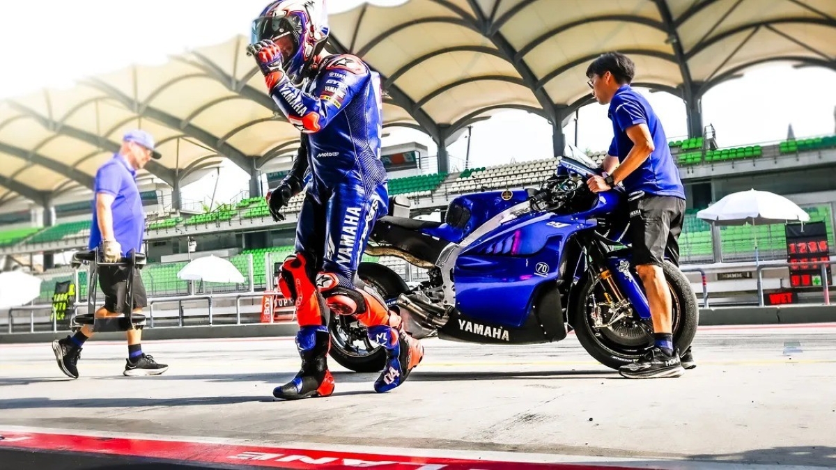Yamaha hentikan tes MotoGP Sepang hari kedua.