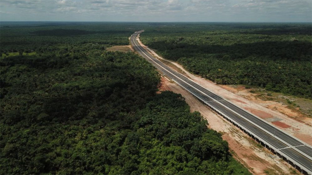 ILUSTRASI JALAN TOL: Pengadaan lahan Tol Jambi&ndash;Rengat baru mencapai 4,83 persen hingga Januari 2026. DPR RI dan Kementerian PU dorong percepatan.