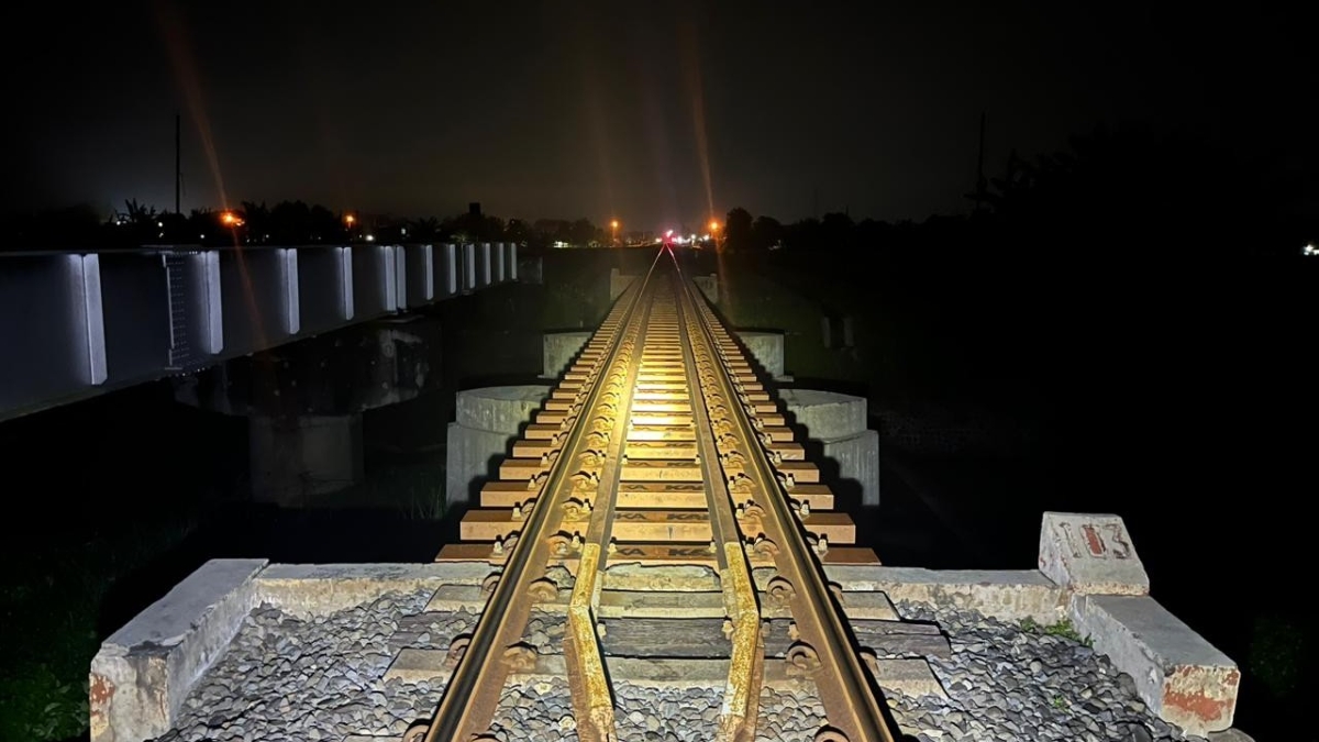 KAI Daop 4 Semarang hentikan sementara perjalanan kereta api usai gempa.
