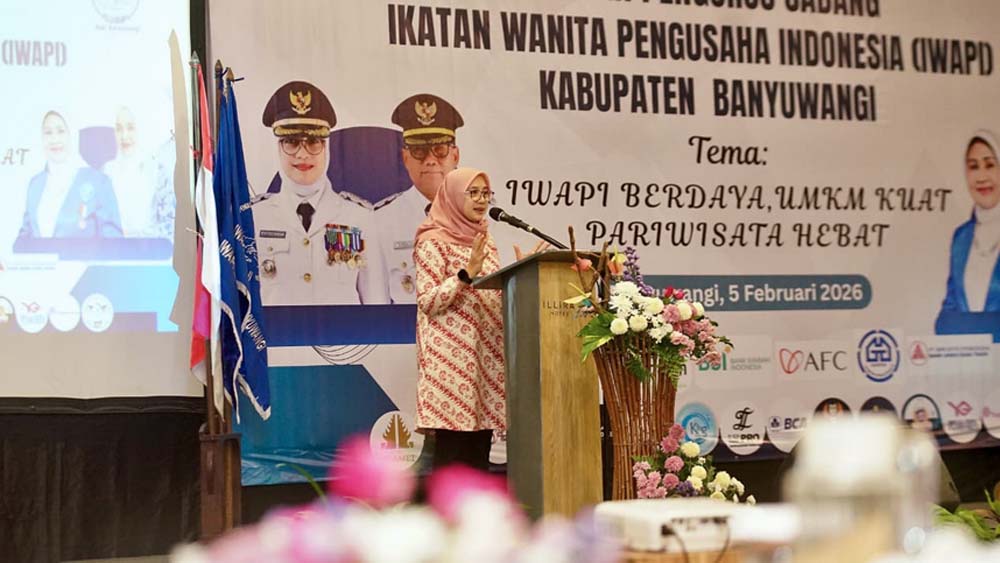 Bupati Banyuwangi Ipuk Fiestiandani mendorong pengusaha perempuan IWAPI mengembangkan hilirisasi potensi lokal demi ekonomi inklusif.