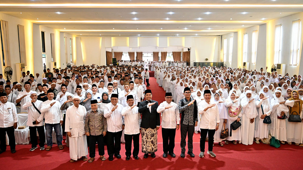 MANASIK: Wabup Mujiono, Kadinkes Amir Hidayat, dan Plt Kemenhaj Rif&rsquo;an Junaidi menghadiri bimbingan manasik haji terintegrasi di Kampus Unidsoe, Sabtu (7/2).