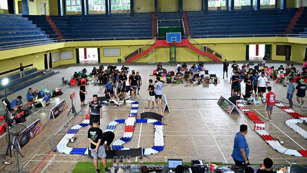 Sebanyak 28 tim ambil bagian dalam Kejurda Banyuwangi Open Race STB Up Class di GOR Tawangalun, Sabtu (7/2). Setiap tim terdiri dari dua hingga tiga peserta.