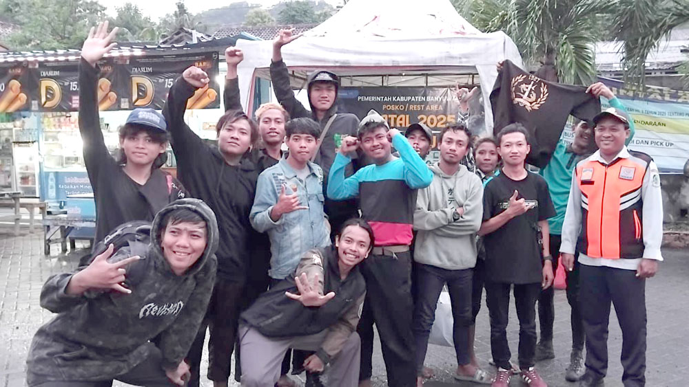 12 Anak Punk yang sedang berada di Shalter Dinsos PPKB Banyuwangi, akan menuju ke terminal Sritanjung untuk dipulangkan ke Surabaya, Jumat (6/1).