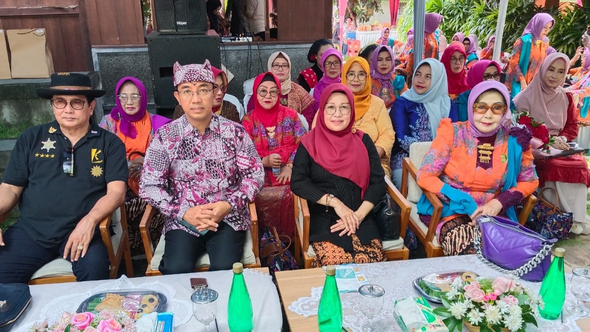 Dari kiri: Ketua Kolase Bahtiar Dahlan, Plt Kadisbudpar Hartono, Ketua PKK Anna Mujiono, Ketua KKI Sukanti Swastikawati saat rangkaian HUT KKI ke 6, Sabtu (7/2/2026).