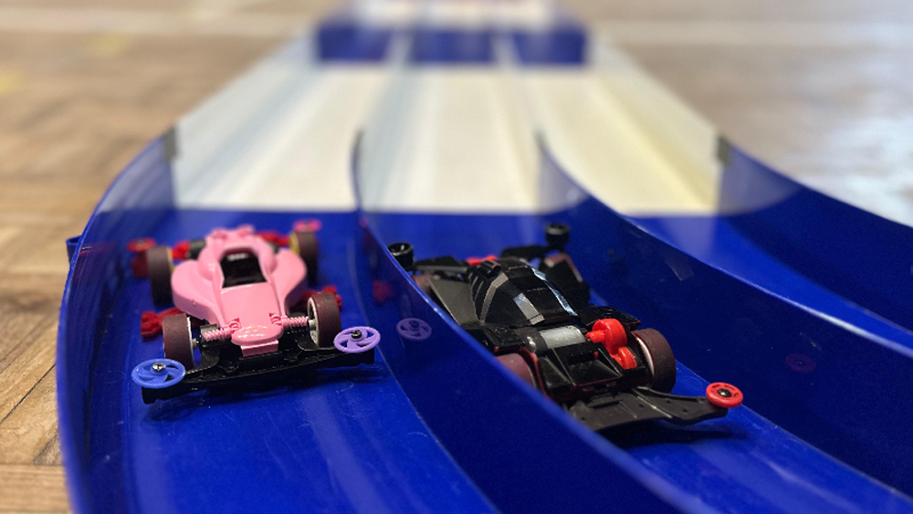 GOR Tawangalun Banyuwangi jadi saksi serunya balap Mini 4WD STB Up Class 2026, diikuti 28 tim lintas daerah, penuh nostalgia.