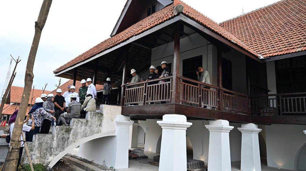 Anggota Komisi X DPR RI dan mitra kerja mengunjungi Asrama Inggrisan Banyuwangi, Rabu (11/2).