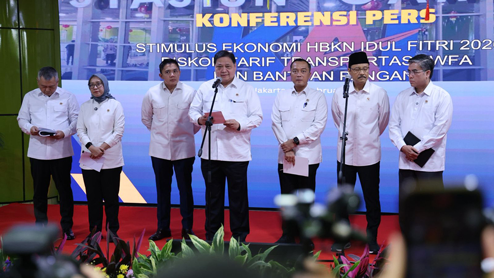 Suasana Konferensi Pers Stimulus Ekonomi Hari Besar Keagamaan (HBKN) Idul Fitri 2026, Diskon Tarif Transportasi, Flexible Working Arrangement (FWA), dan Bantuan Pangan, di Jakarta, Selasa (10/2/2026).