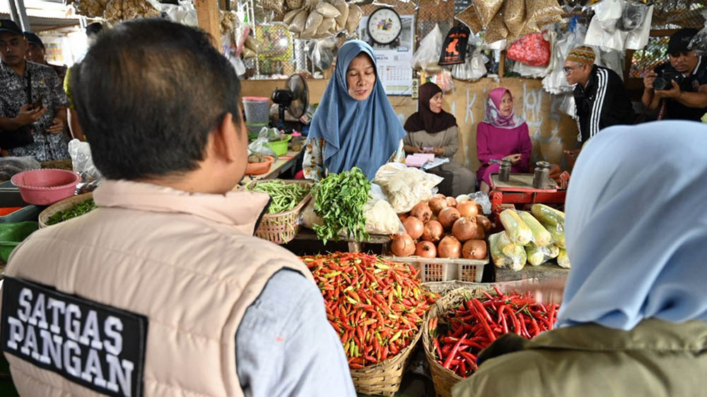 Satgas Pangan Banyuwangi sidak pasar jelang Ramadan 2026, harga relatif stabil, cabai Rp75 ribu, stok beras Bulog 94.000 ton aman.