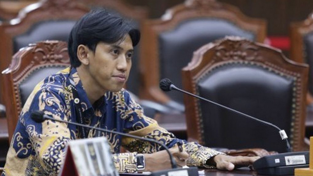 Reza Sudrajat dalam Sidang di Mahkamah Konstitusi Jakarta. Guru honorer ini menggugat UU APBN 2026 karena program MBG dinilai memangkas anggaran pendidikan.
