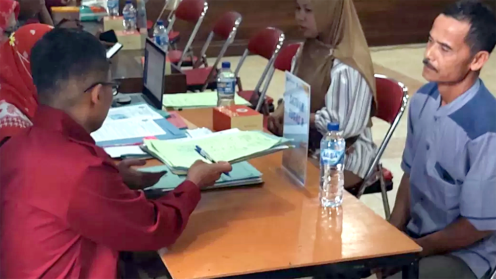 Warga terdampak Tol Jogja-YIA menerima ganti untung.