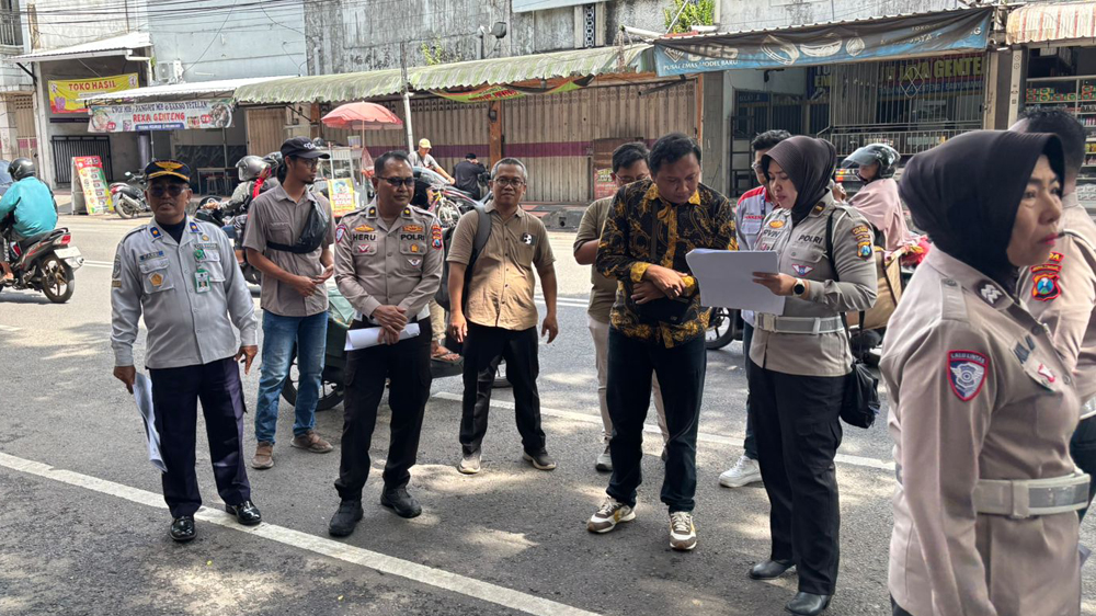 Tim Satlantas Polresta Banyuwangi melakukan survei di sejumlah titik rawan kemacetan lalu lintas.