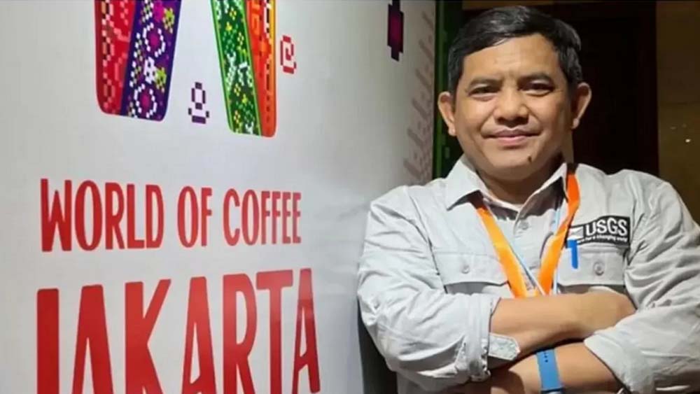 Daryono resmi mundur dan ajukan pensiun dini dari BMKG karena sakit mata. Tegaskan tetap edukasi publik soal gempa dan tsunami.