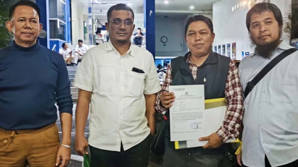 Puluhan jamaah laporkan dugaan penipuan umrah mandiri ke Polda Metro Jaya. Keberangkatan batal, kerugian hampir Rp700 juta.
