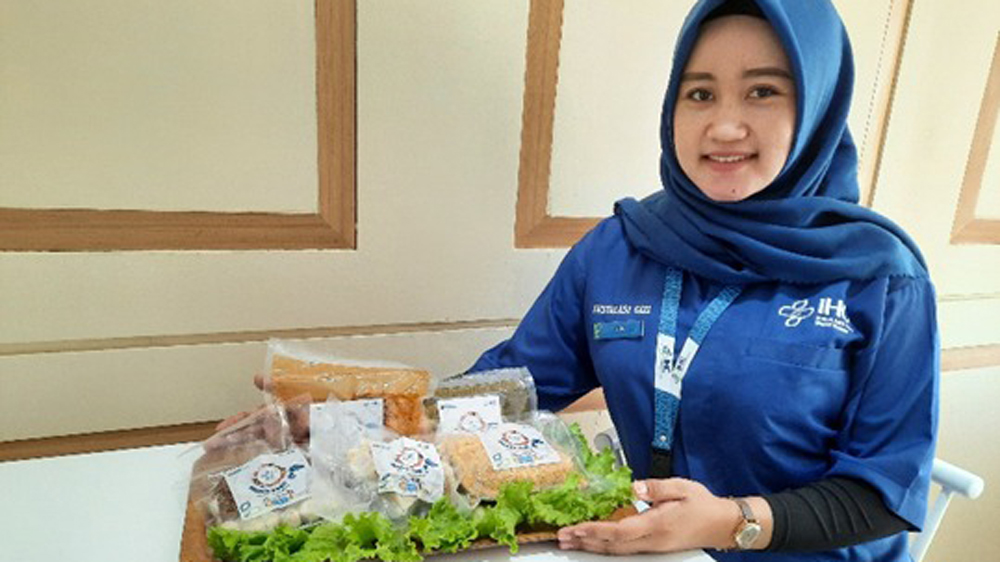 Ahli Gizi RSU Bhakti Husada sedang melakukan konsultasi gizi kepada pasien di poliklinik Gizi.
