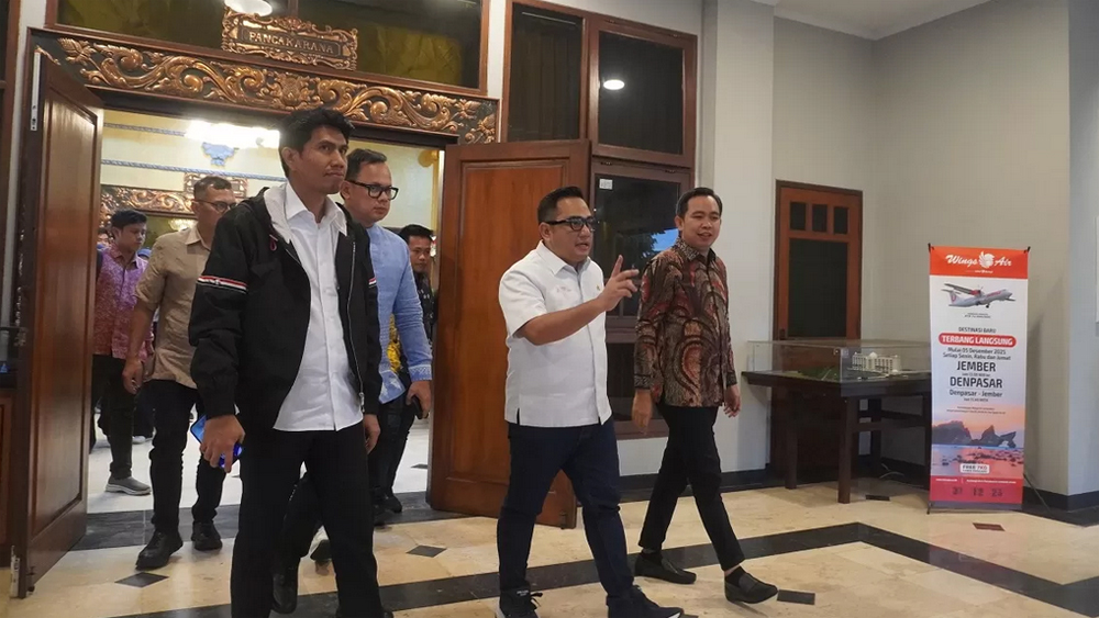 Bupati Fawait saat menerima lawatan rombongan Komisi II DPR, dan Wamendagri Bima Arya, di Pendapa Wahyawibawagraha Jember, Kamis (12/2).