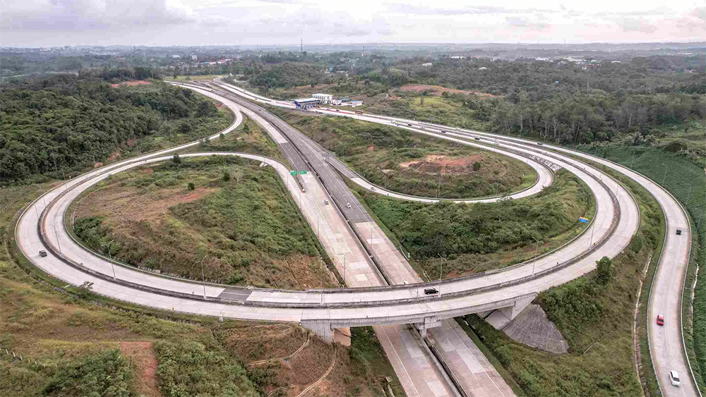MERAJUT KONEKTIVITAS: Panorama Tol Balikpapan-Samarinda tepatnya di dekat gerbang Karang Joang, Balikpapan, Kalimantan Timur.