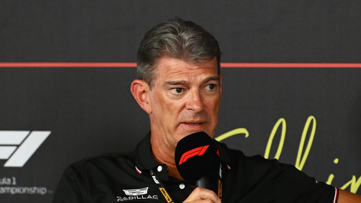 Graeme Lowdon minta publik tak besar-besarkan kendala.