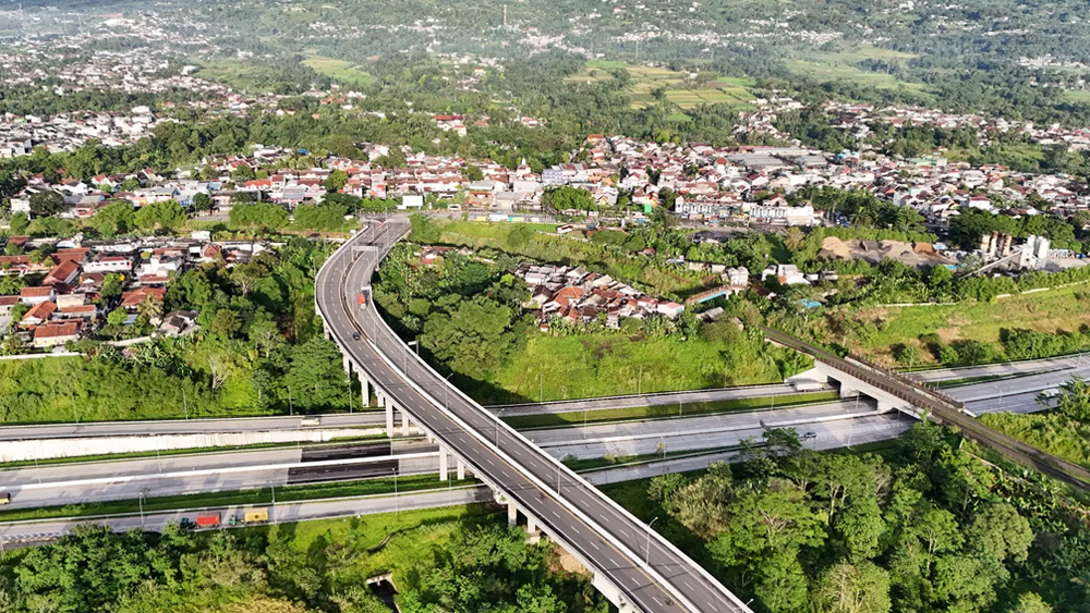 Foto udara ruas Jalan Tol Bogor-Ciawi-Sukabumi (Bocimi) di Cibadak, Kabupaten Sukabumi, Jawa Barat.