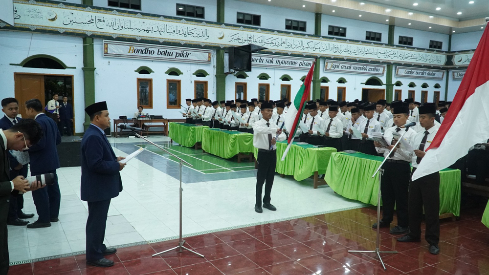 AKTIVITAS RAMADAN: Santri kelas V Ponpes Modern Darussalam Gontor Kampus 4 dilantik untuk menjadi panitia bulan Ramadan pada Senin (9/2).
