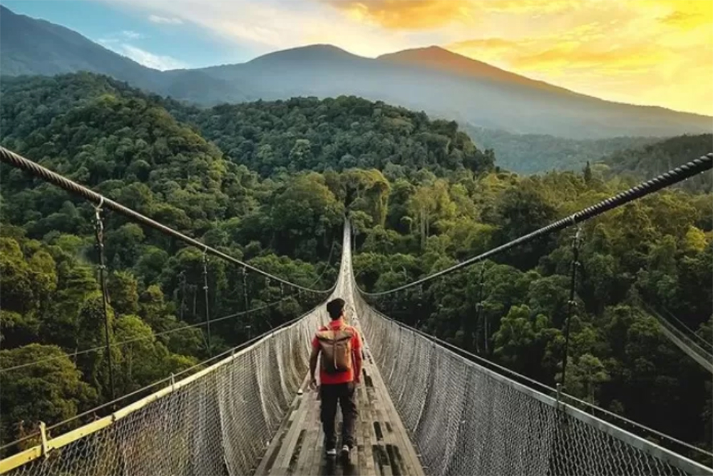 Situ Gunung Suspesion Bridge.