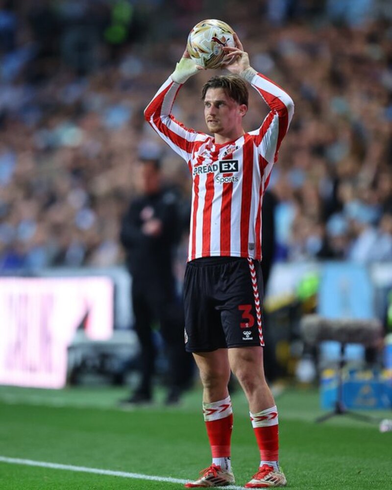 CEDERA: Dennis Cirkin alami cedera saat Sunderland hadapi Fulham