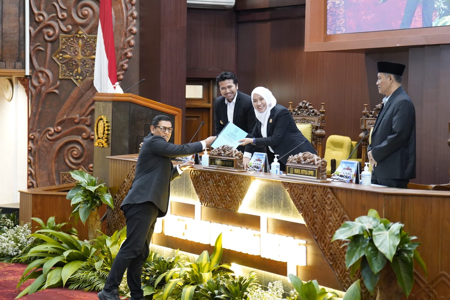 Sejumlah fraksi menyampaikan pandangan berbeda terkait tambahan penyertaan modal Rp300 miliar untuk PT Jamkrida Jawa Timur, Senin (23/2/2026).