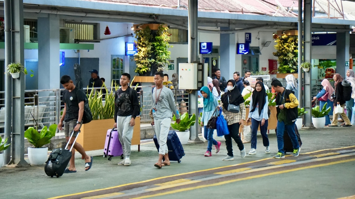 Kereta Api Rajabasa hubungkan Palembang-Lampung 389 km.