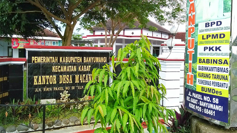 Kantor Desa Macan Putih Kabat Banyuwangi. 5 dusun dari desa ini masuk wilayah Desa Persiapan Kopenlaban.