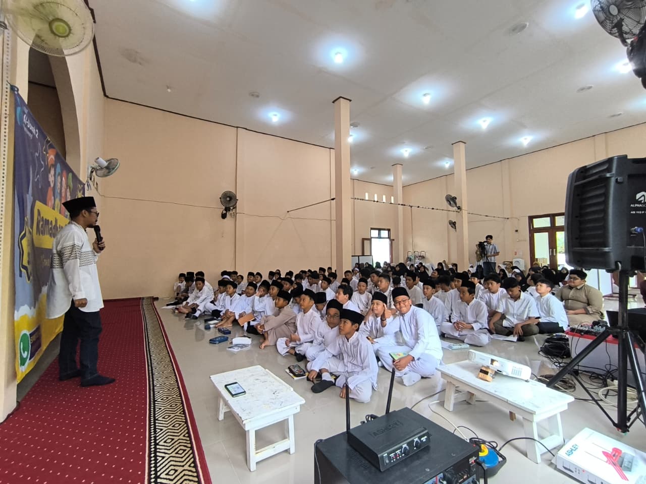 Siswa SDIT Al Uswah 2 mengikuti kegiatan Pondok Ramadan pada Kamis (26/2/2026).