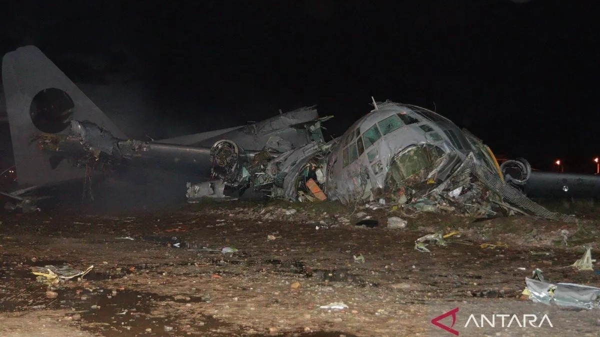 Pesawat C-130 Bolivia tergelincir di El Alto.