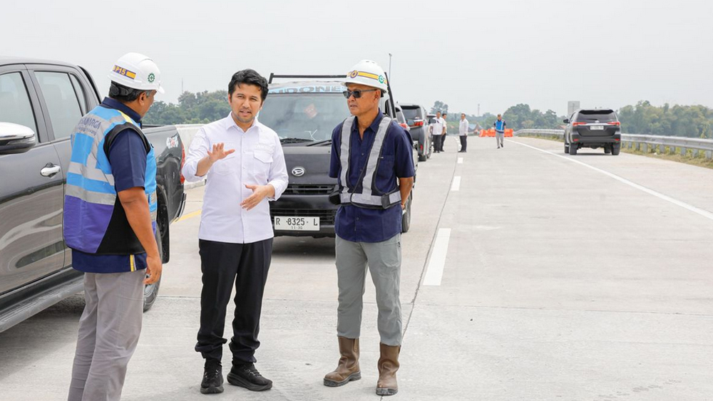 Wagub Jatim Emil Elestianto Dardak meninjau ruas tol Probolinggo-Situbondo-Banyuwangi mencakup ruas Gending-Kraksaan, Kraksaan-Paiton, Paiton-Besuki, Rabu (25/2/2026).