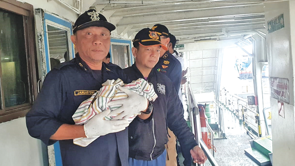 SEHAT: Bayi laki-laki lahir secara normal di atas KMP Satria Nusantara pada Sabtu (28/2) selumbari.
