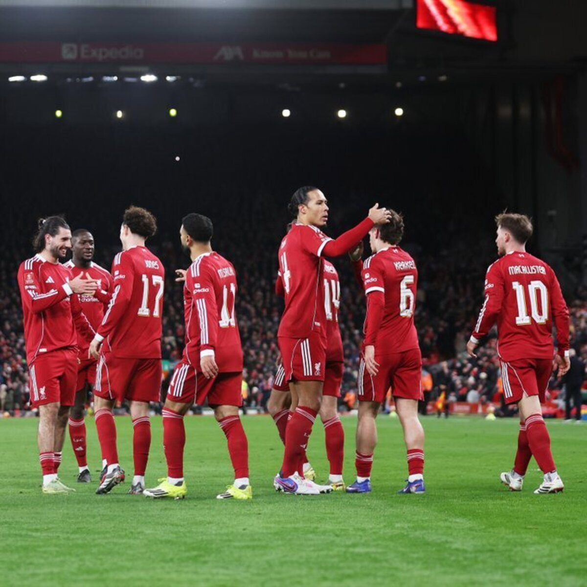 LAGA KRUSIAL: Liverpool akan bertandang ke markas Wolves dalam lanjutan Premier League