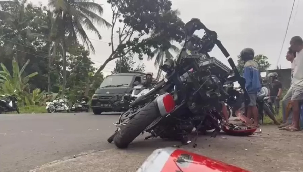 Kondisi moge usai hantam motor Jupiter MX di Kulon Progo.