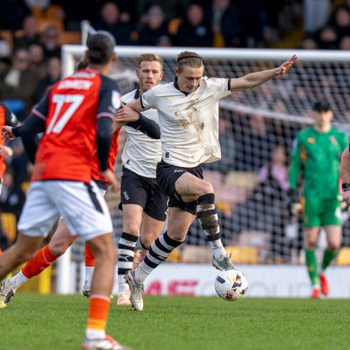 BEDA LEVEL: Port Vale akan menjamu Bristol City dalam lanjutan FA Cup