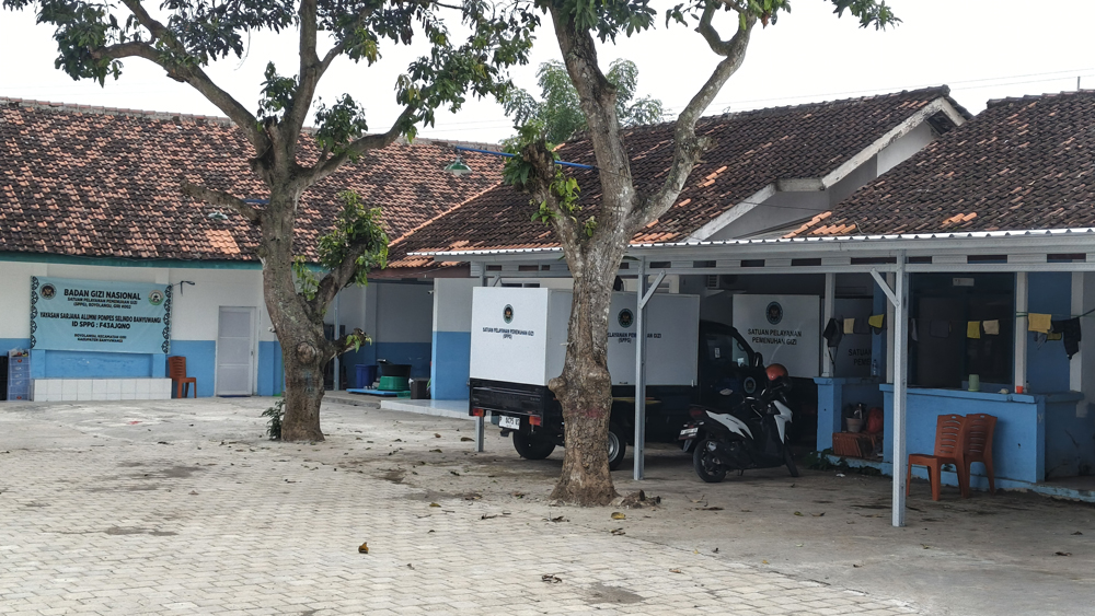 Sejak dihentikan sementara oleh BGN, aktivitas SPPG di Kelurahan Boyolangu terlihat lengang. Tempat tersebut ditutup sementara karena menu yang didistribusikan ke siswa tidak layak.