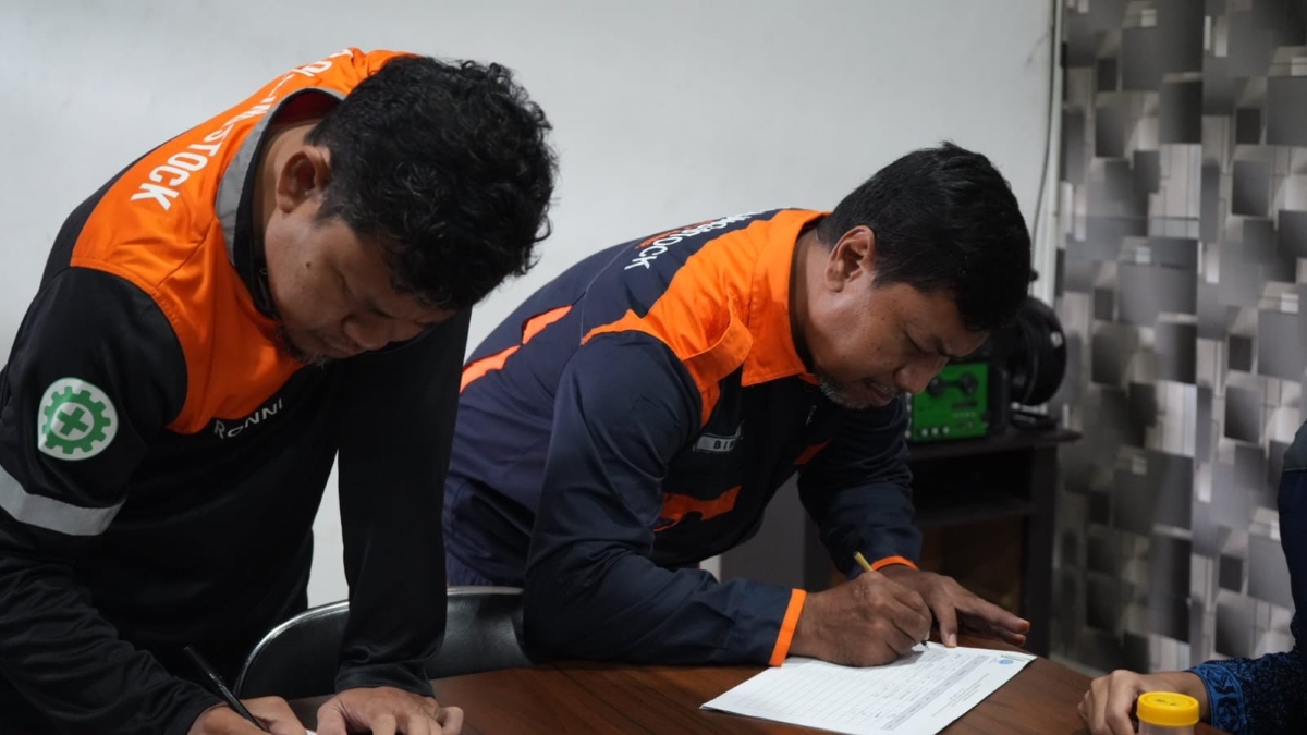 KAI Daop 9 Jember gandeng BNN Banyuwangi lakukan tes narkoba mendadak di Stasiun Ketapang.