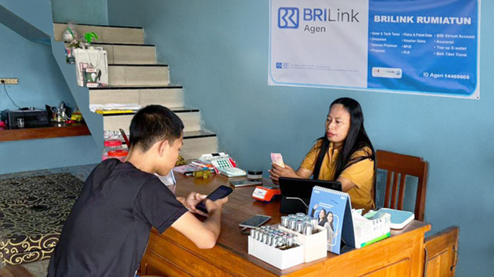 Rumiatun jadi Agen BRILink di Grobogan sejak 2018, permudah tarik tunai, transfer hingga pencairan BPNT warga desa.