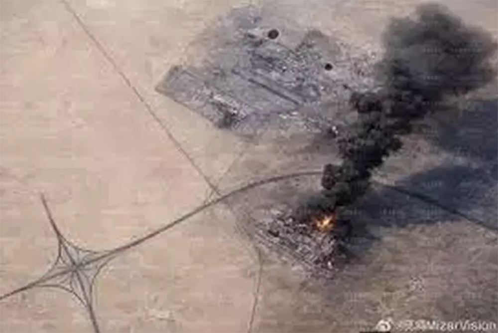 Citra satelit dampak serangan rudal Iran pada 28 Februari 2026 yang menyebabkan kehancuran lapangan terbang pangkalan militer AS Ali Al Salem, Kuwait.