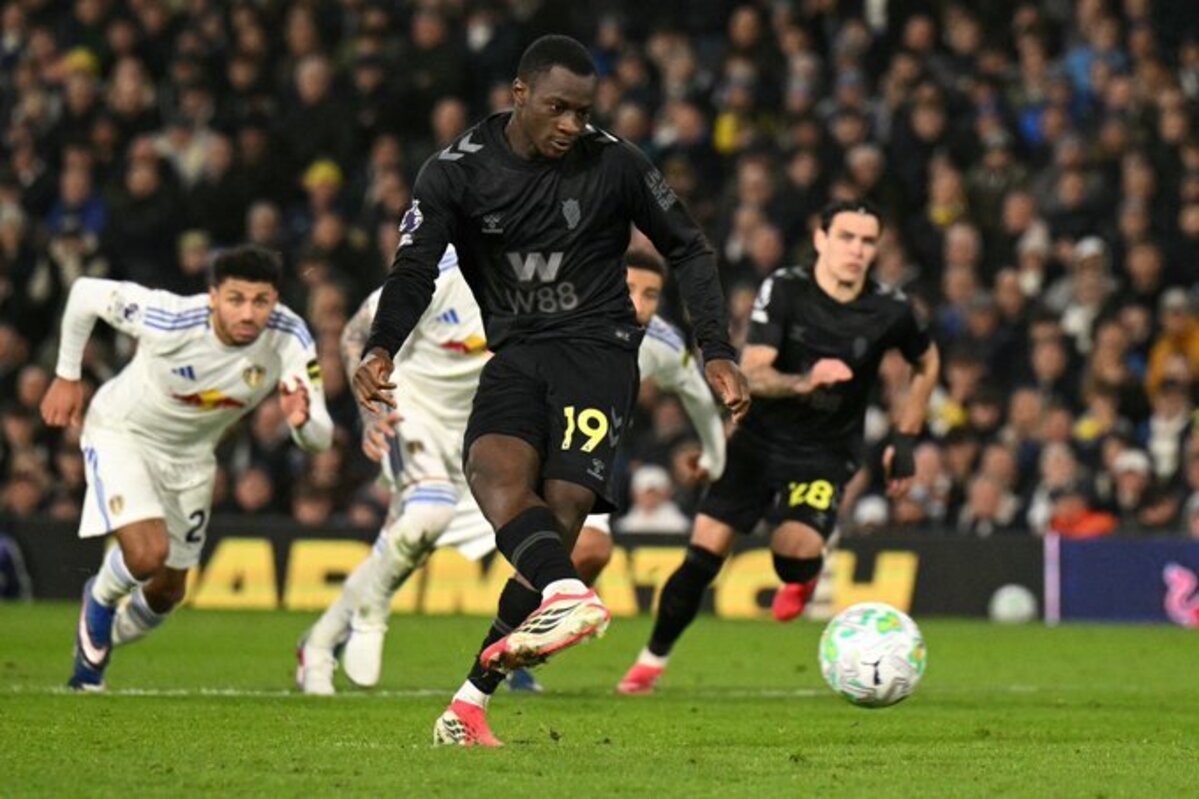GOL TUNGGAL: Habis Diarra eksekusi penalti saat Sunderland kontra Leeds Unied