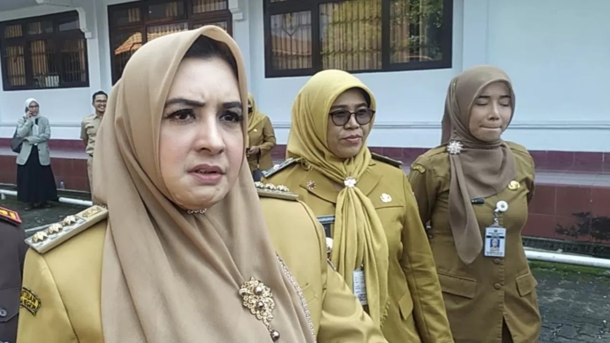 KPK tetapkan Fadia tersangka pengadaan barang di Pemkab Pekalongan.