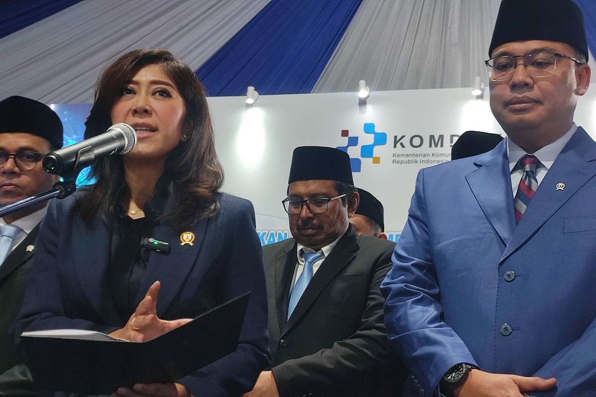 Menteri Komunikasi dan Digital, Meutya Hafid (kiri) di Kantor Kementerian Komunikasi dan Digital, Jakarta Pusat, beberapa waktu lalu.