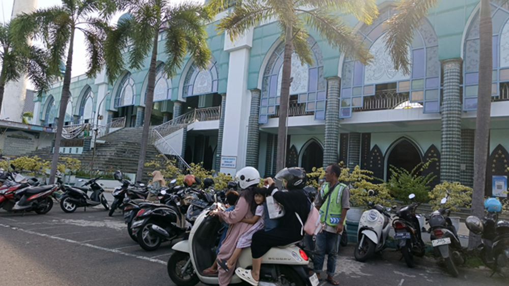 Suasana Masjid Agung Baiturrahman Banyuwangi yang menjadi salah satu titik tempat MRP untuk para pemudik saat arus mudik Lebaran.