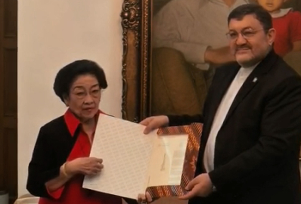 Megawati Soekarnoputri menerima Dubes Iran dan menyampaikan ucapan selamat kepada Mojtaba Khamenei sebagai pemimpin baru Iran.
