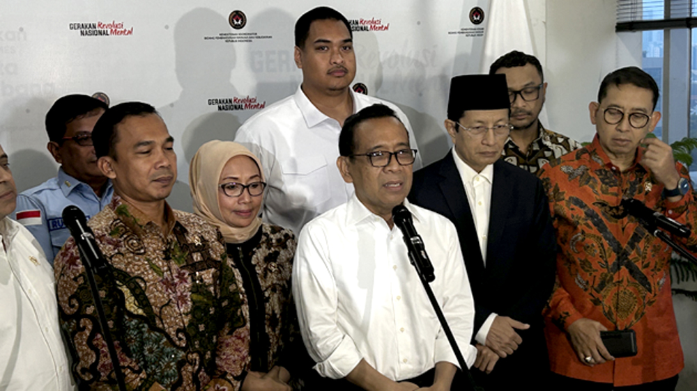 Menko PMK Pratikno (tengah) menyebut ada potensi perbedaan Lebaran 2026 antara pemerintah dan Muhammadiyah. Sidang isbat digelar 19 Maret