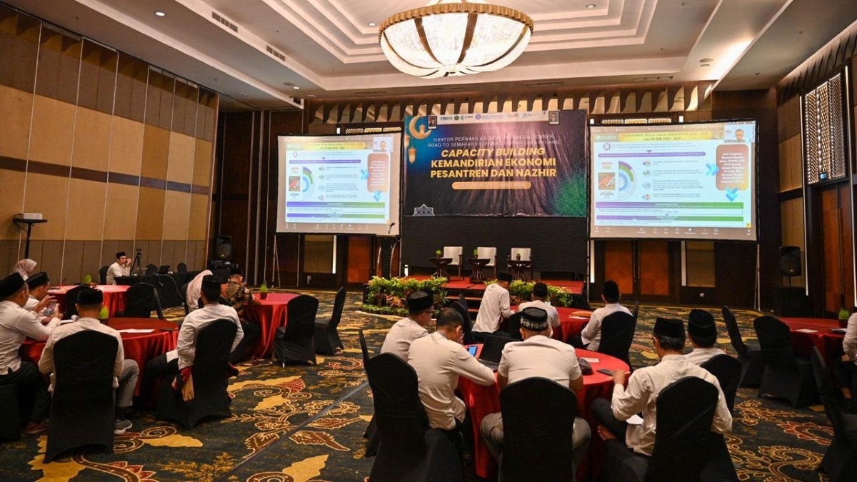 Departemen Ekonomi dan Keuangan Syariah Yason Taufik Akbar saat menjadi narasumber secara webinar terkait kinerja ekonomi dan keuangan syariah Indonesia, Rabu (11/3/2026) di El Hotel Banyuwangi.